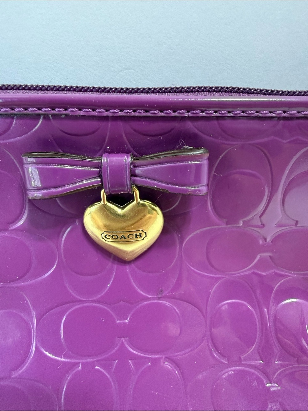 Coach Purple Patent Signature Wristlet with Gold Heart Charm, Lots Of Room! Cute - Picture 2 of 11